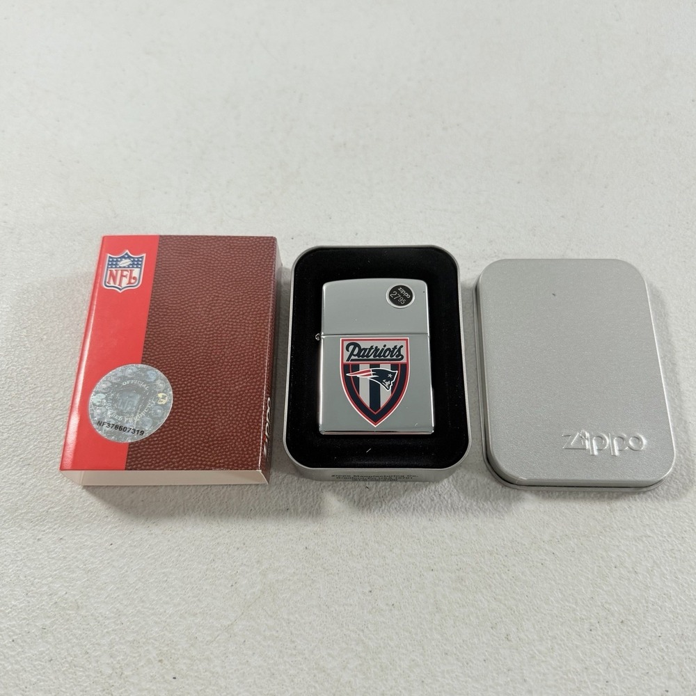 Vintage 2004 New England Patriots NFL Chrome Zippo Lighter‎ NEW UNFIRED W/ Box